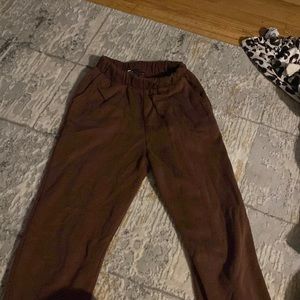 Brown joggers. Low at the ankles. I’m 5’2.